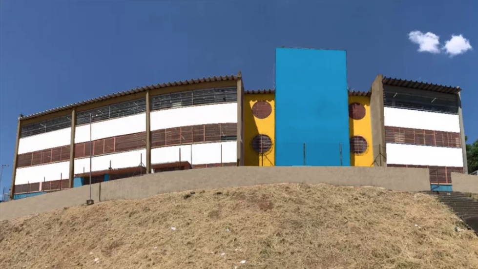Exemplo de pintura para as escolas estaduais de SP: destaque para as cores azul e amarelo — Foto: Reprodução/Governo de SP 