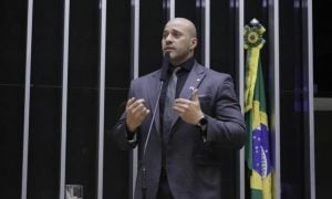 Antes do julgamento do STF, Daniel Silveira discursa e volta a atacar Alexandre de Moraes: ‘Marginal’