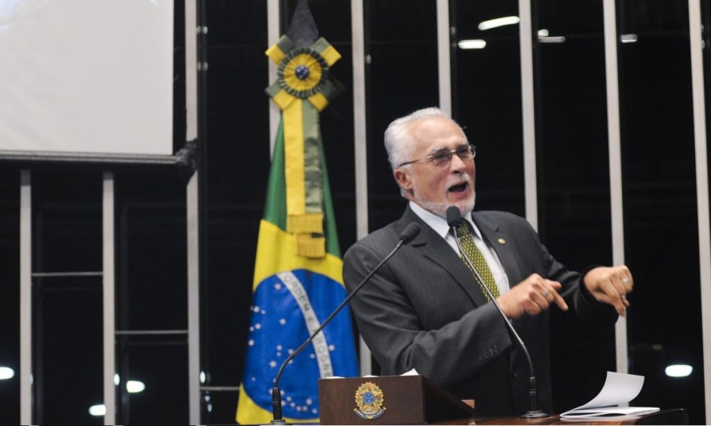 José Genoíno é submetido a cirurgia para retirada de tumor e está internado em SP