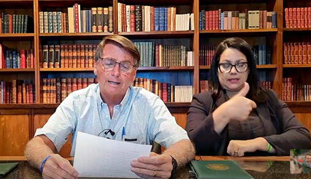 ‘O decreto será cumprido e pode ser um marco para nós’, diz Bolsonaro após perdoar os crimes de Silveira