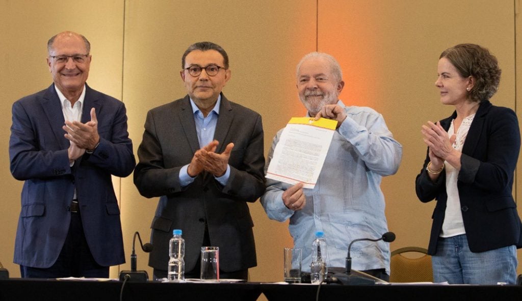 Alckmin chama Lula de ‘companheiro’ e pede união ’em defesa da democracia’
