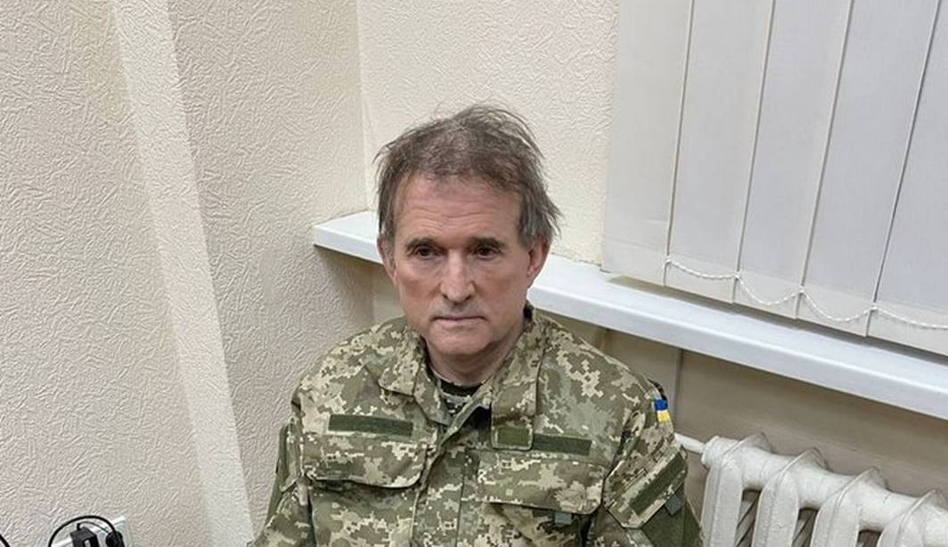 Ucrânia anuncia a prisão de Viktor Medvedchuk, político de oposição a Zelensky
