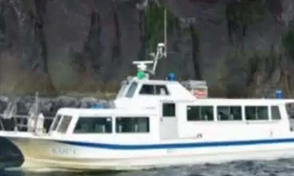 Dez mortos e 16 desaparecidos em naufrágio de barco turístico no Japão