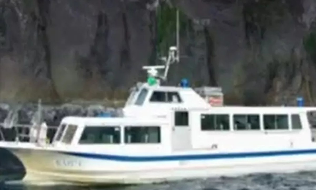 Dez mortos e 16 desaparecidos em naufrágio de barco turístico no Japão