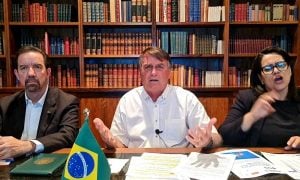 Em dia de nova pesquisa eleitoral, Bolsonaro adia tradicional live das quintas-feiras