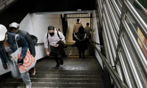 Polícia intensifica busca por atirador do metrô de NY