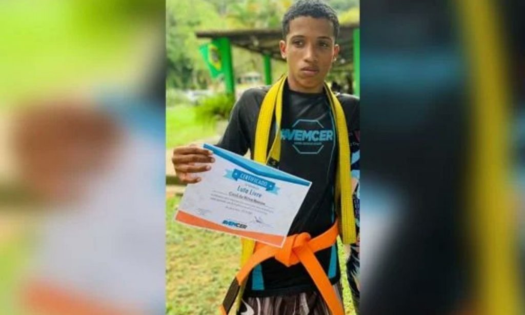 Familiares acusam a PM de matar adolescente e jogar o corpo dele em um rio, no RJ