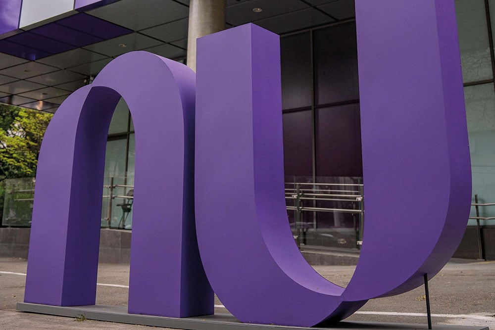 Após demissões, Nubank paga para ex-funcionários não falarem mal da empresa, diz site