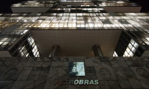 Política de preços da Petrobras não tem relação com Lei do Petróleo