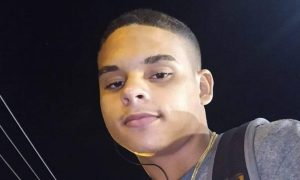 Família de jovem morto no Jacarezinho acusa polícia militar de execução