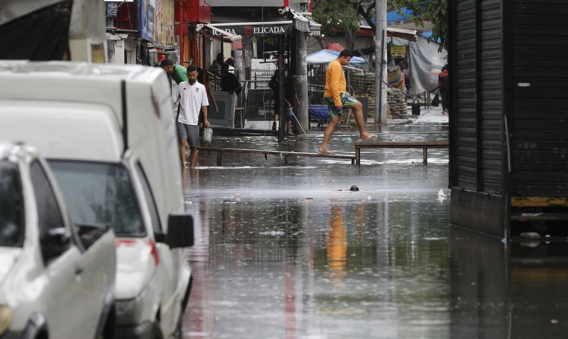 Chuva provoca morte em São Gonçalo, na região metropolitana do Rio