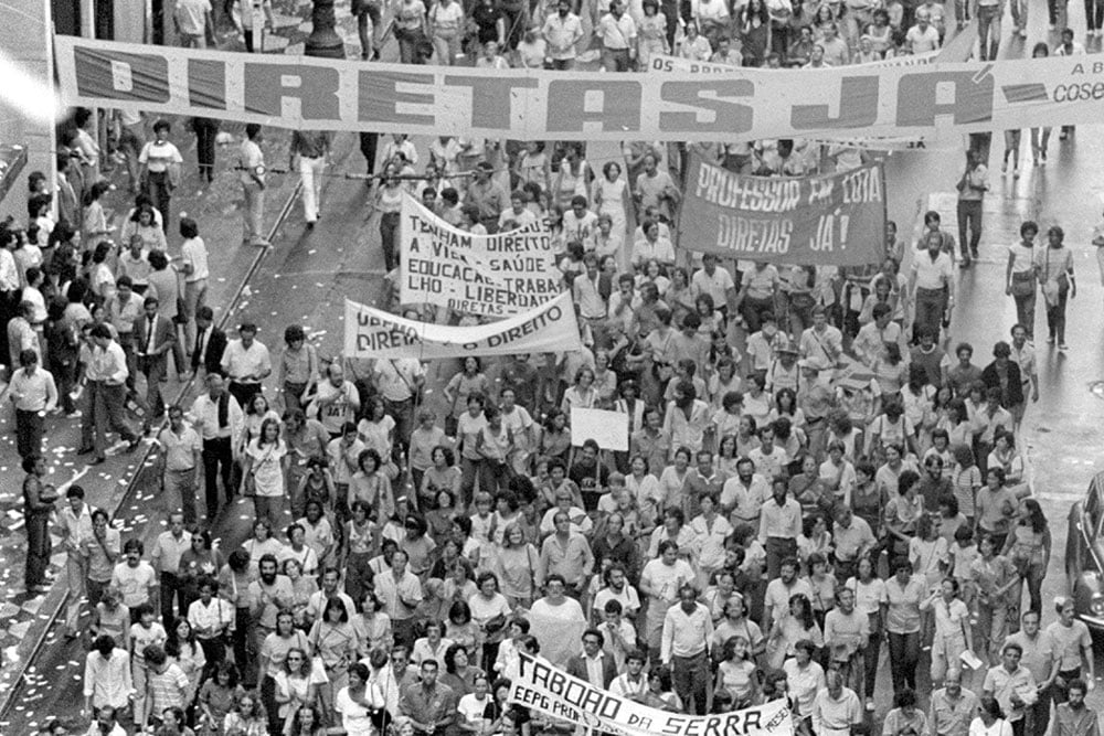 Uma noite. A ação do romance se passa no dia 25 de janeiro de 1984, data do comício que levou 300 mil à Praça da Sé - Imagem: Matuiti Mayezo/Folhapress 