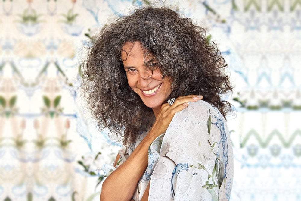 A ‘cigarra’ Simone ressurge com um álbum de alma nordestina