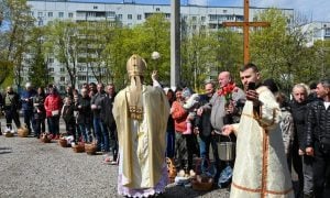 Ucrânia celebra Páscoa ortodoxa debaixo de bombas