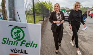 Londres pede que líderes da Irlanda do Norte se unam após vitória eleitoral do Sinn Fein