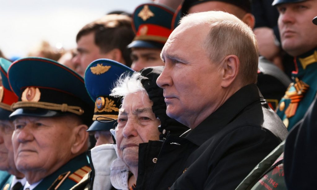 Putin diz que exército russo defende a 'pátria' de uma 'ameaça inaceitável' na Ucrânia