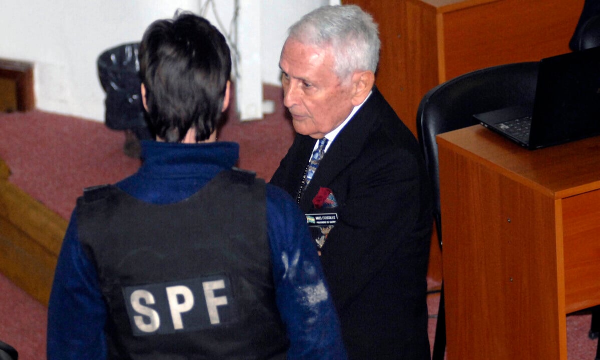Miguel Etchecolatz, um dos torturadores mais emblemáticos da ditadura argentina. Foto: Carlos Carmele/AFP 