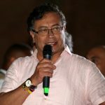 Candidato de esquerda lidera com folga a corrida presidencial na Colômbia
