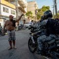 ‘Polícia brasileira é uma das que mais matam no mundo’, diz imprensa internacional após operação em favela do Rio