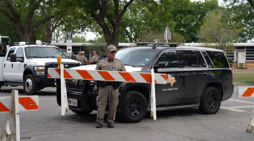Chega a 21 o número de mortos no ataque a tiros em escola do Texas; 18 são crianças