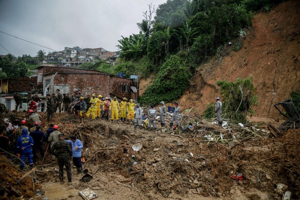 Mortes após chuvas em Pernambuco passam de 80; municípios decretam emergência