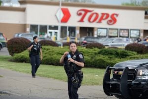 Tiroteio com ‘motivações raciais’ em supermercado nos EUA deixa 10 mortos
