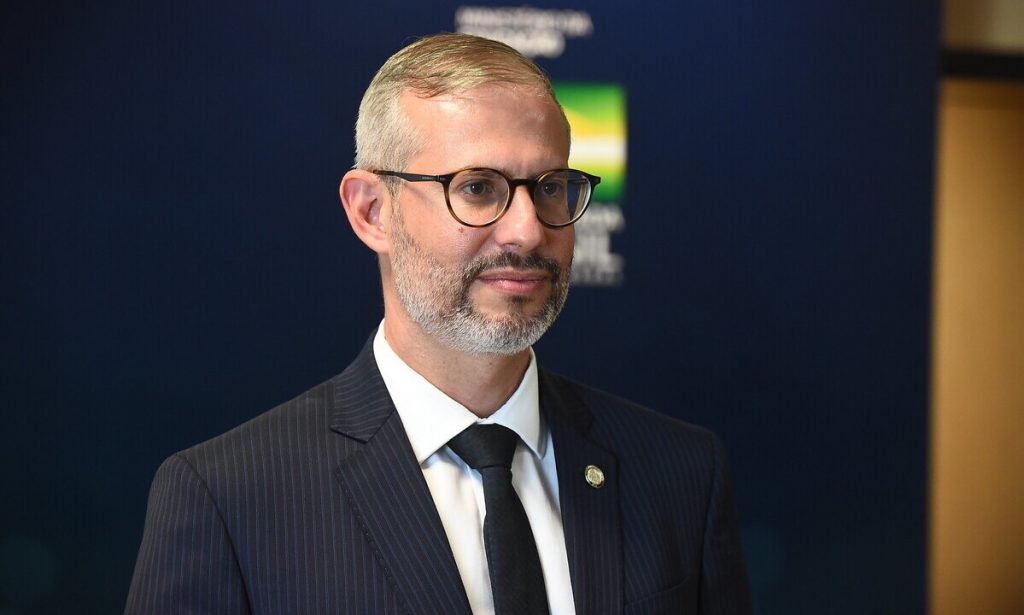 Câmara aprova requerimento para que ministro da Educação explique cortes orçamentários