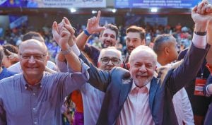 Participação efetiva de Alckmin na campanha de Lula gera debate no PT