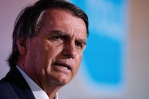 Em aceno aos caminhoneiros, Bolsonaro muda regra de tabela de fretes