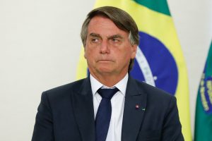 Bolsonaro volta a provocar o TSE: 'Duvido que tenha coragem de cassar meu registro'