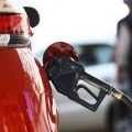 Durante gestão de Bento Albuquerque, preços dos combustíveis dispararam até 111%