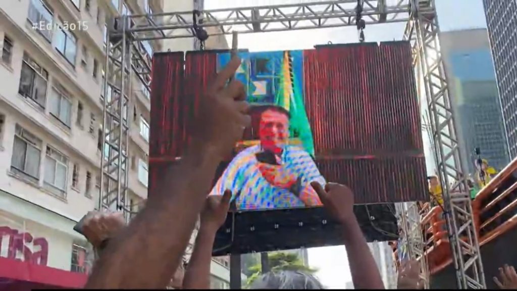 Na Avenida Paulista, manifestantes pedem a reeleição de Bolsonaro e o impeachment de ministro do STF