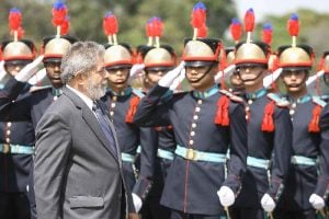 ‘Com a vitória de Lula, vislumbro tempestade’, diz estudioso de militares na política
