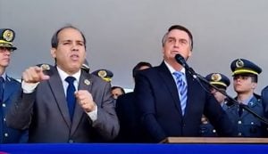 Bolsonaro incita policiais contra ‘marginais que roubam a liberdade de expressão’