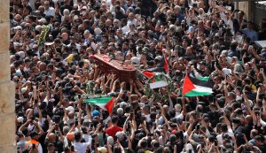 Comunidade internacional expõe indignação com operação policial de Israel no funeral de jornalista palestina