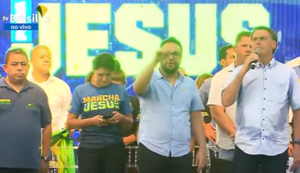 Na ‘Marcha para Jesus’, Bolsonaro foge da responsabilidade pela crise e recorre a clichês da extrema-direita