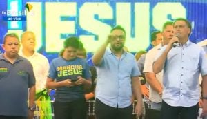 Na ‘Marcha para Jesus’, Bolsonaro foge da responsabilidade pela crise e recorre a clichês da extrema-direita