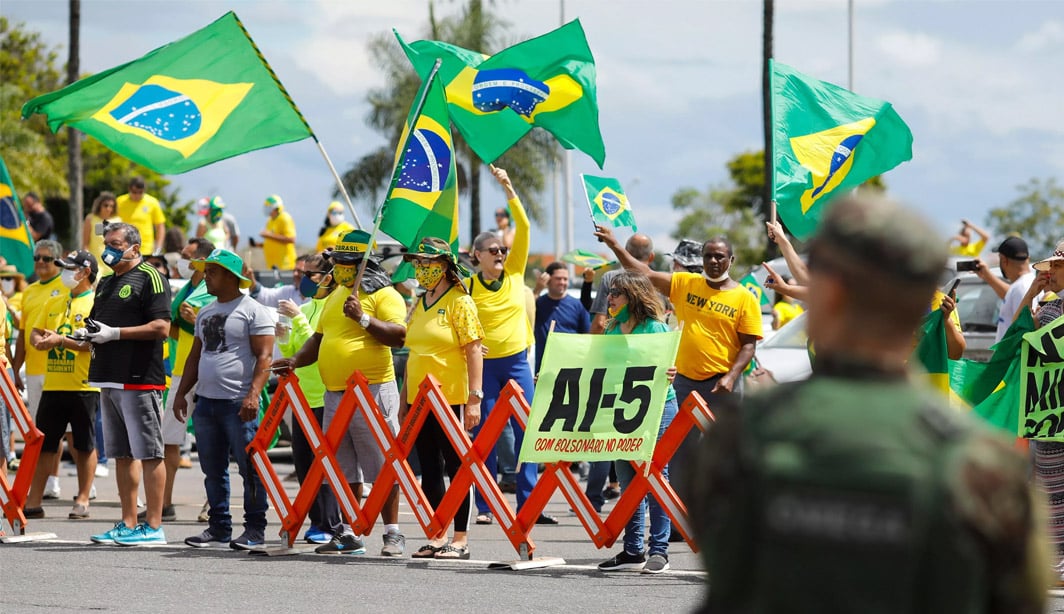 Apoiadores de Jair Bolsonaro em manifestação no Dia do Exército, em Brasília, em 2021. Foto: Sergio Lima/AFP 
