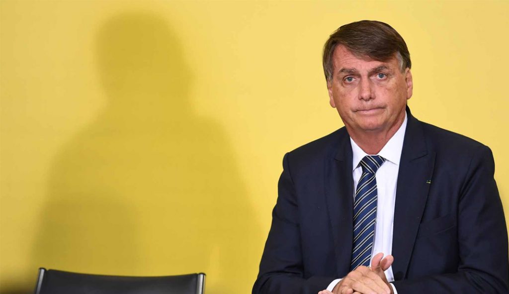 Bolsonaro repete ataques, cita militares e volta a insinuar ‘sombra da suspeição’ na eleição