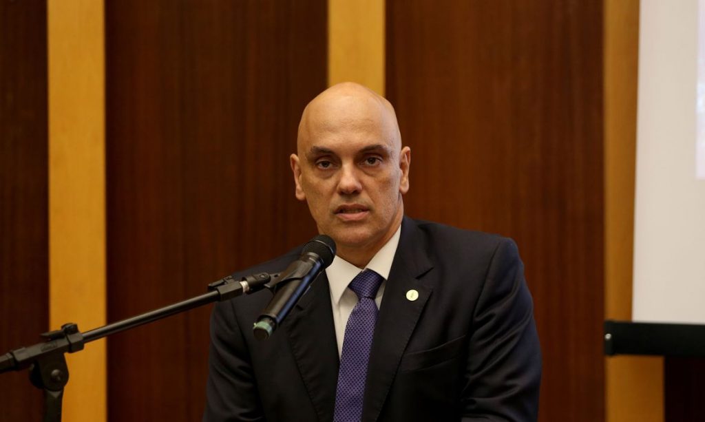 Moraes determina que Ministério da Defesa entregue suposta auditoria das urnas
