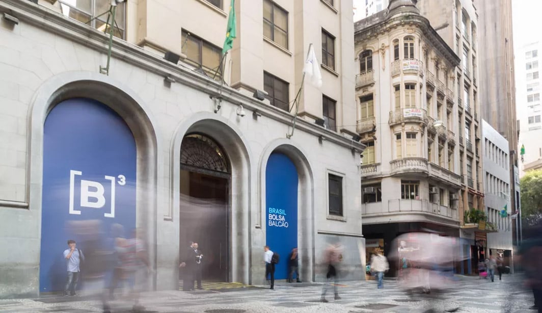 Bolsa fecha acima de 133 mil pontos e bate novo recorde