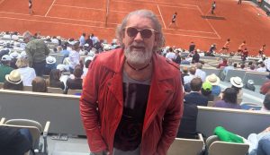 Vídeo: O ‘fora, Bolsonaro’ de Kakay em Roland-Garros