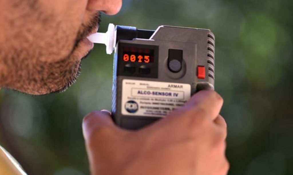 Projeto que obriga motorista alcoolizado a pagar custos de atendimento a vítimas avança na Câmara