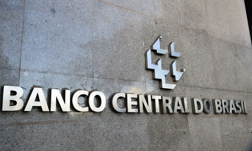 O Brasil deveria revisar sua meta de inflação?