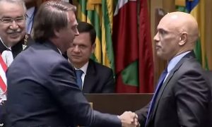 Um dia após ter ação contra Moraes rejeitada, Bolsonaro participa de evento com ministro do STF