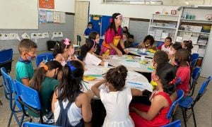 Sem avaliações, notas e reprovação: as estratégias de uma escola de Manaus para melhorar a volta às salas