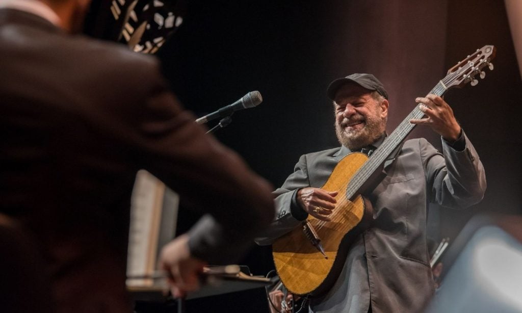 Orquestra Ouro Preto com João Bosco é triunfo da MPB no erudito