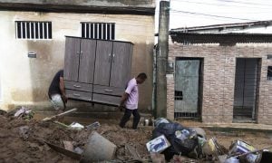 ‘Não como nem durmo’, diz sobrevivente de fortes chuvas em Pernambuco
