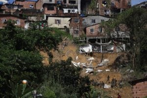 Operação de resgate é encerrada em Recife com balanço de 128 mortos