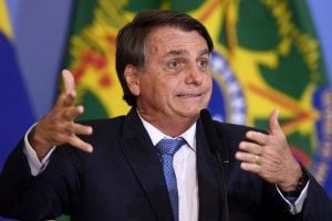 Bolsonaro cita Forças Armadas e volta a sugerir 'apuração simultânea' dos votos em outubro